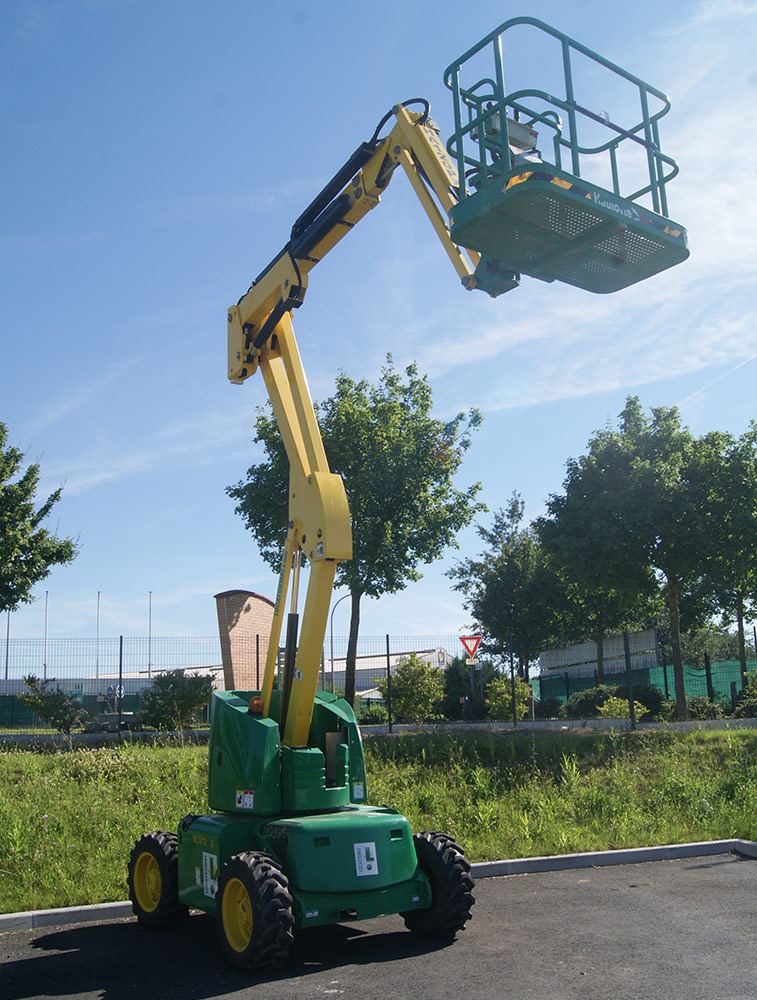 Nacelle à flèche articulée 12m